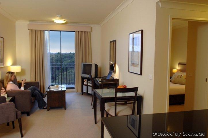 Oaks Sydney North Ryde Suites Room photo